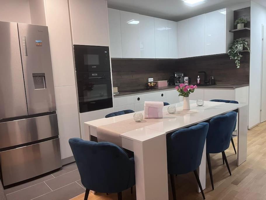 Apartment Gemuetliche 3sz-wohnung In 1220 Vienna