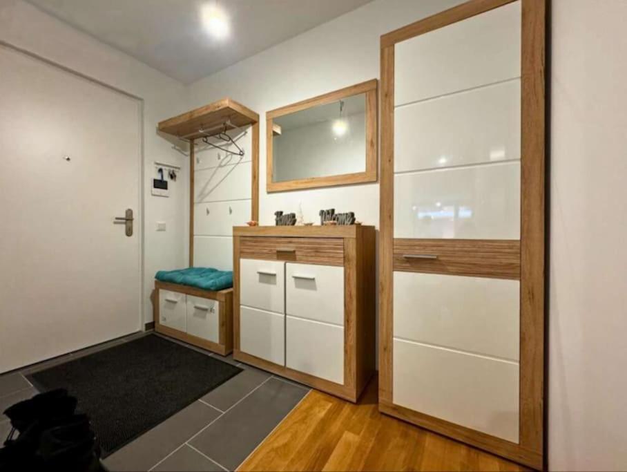 Gemuetliche 3sz-wohnung In 1220 * Vienna